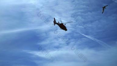 直升机飞行蓝色的天空空气运输航空直升机救援
